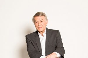 Depuis 50 ans, Adamo  parcourt le monde avec plein de tendresse et de succès