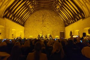 L’Abbaye du Val transformée en cathédrale illuminée et vibrante