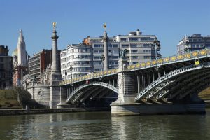 Titans perlés au pont de Fragnée