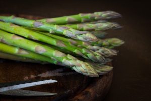 « Les asperges ressemblent aux épigrammes : c’est la pointe qui en fait le mérite »