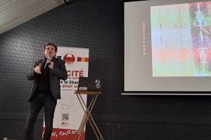 « La personne qui se fait passer pour moi va bien trop loin dans son usurpation d’identité »