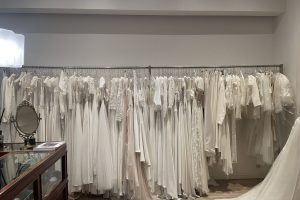 « Un déstockage de robes de mariées et de tenues de cérémonie Ann Piron Création »