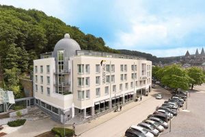 « Le toucan dépose ses valises à Spa »