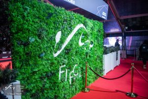 « Charismatique, humoriste et actrice solaire débordante d’énergie »