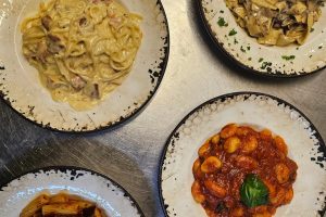 « Le goût authentique de la pizza napolitaine, cuite sur pierre dans un four à feu de bois »