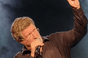 « Johnny sur scène avait une présence féline et magnétique »