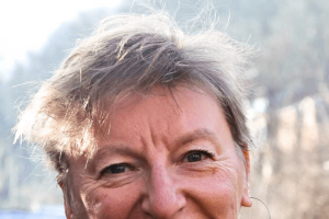 « Un roman au style original et vif, où se mêlent truculence et réflexion sociale »