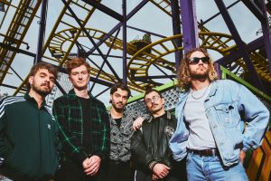 « À force d’être exposé à des informations contradictoires et souvent absurdes, on finit par se détacher du réel »