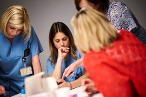 « Il est beaucoup demandé au secteur infirmier, à l’hôpital comme en dehors »