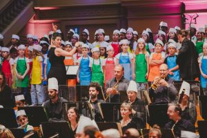« Convaincue que la musique peut devenir un véritable moteur de réussite pour les enfants les plus défavorisés »
