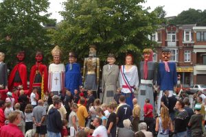 Géants et marionnettes font vivre le folklore liégeois à Tilff